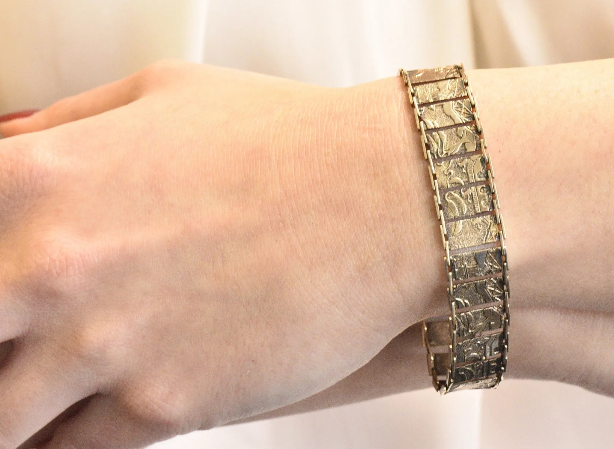Art Nouveau 9 Karat Gold Asian Scenic Panel Link Bracelet