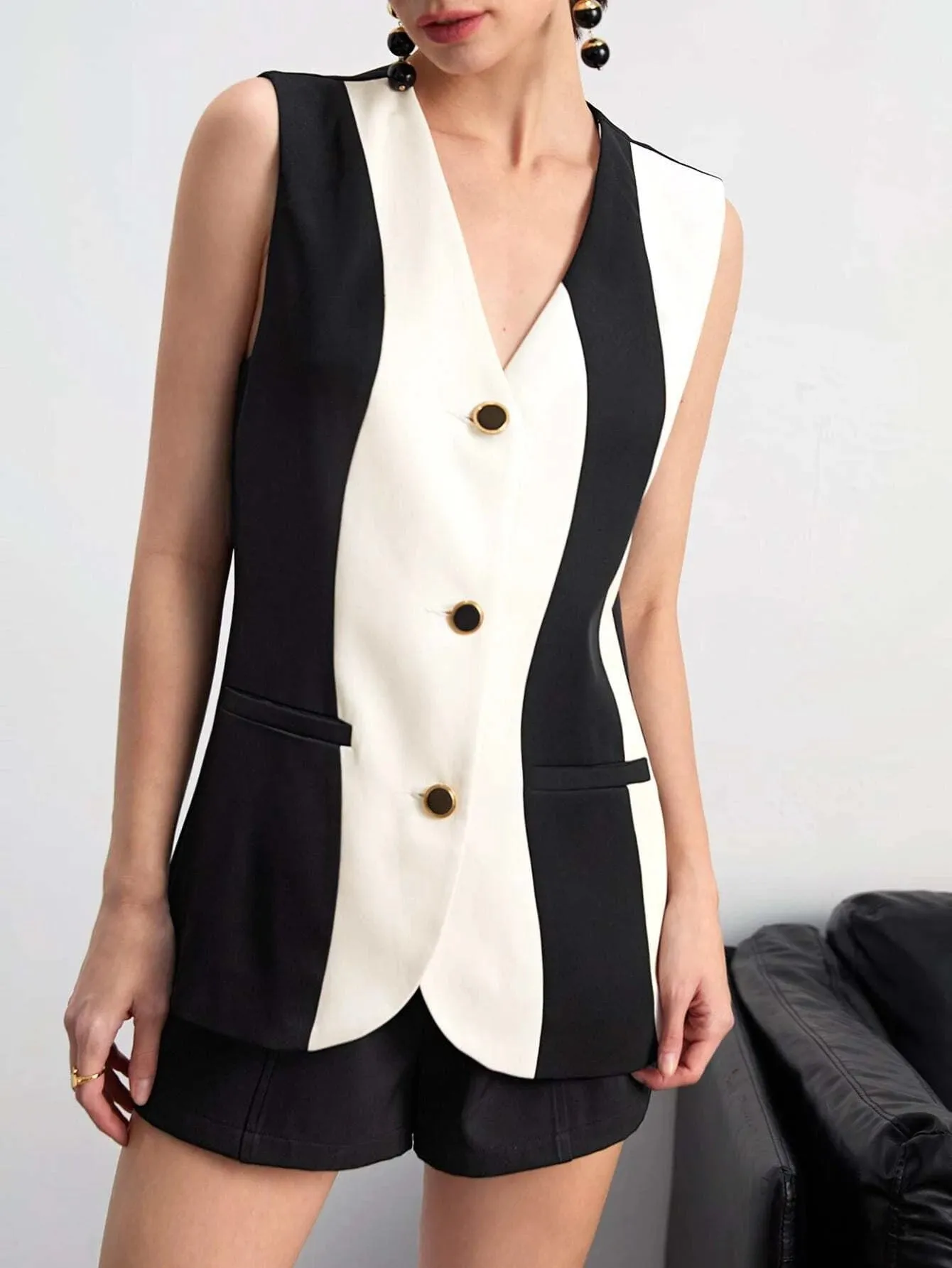 CM-CS834220 Women Elegant Seoul Style Two Tone Button Front Vest Blazer