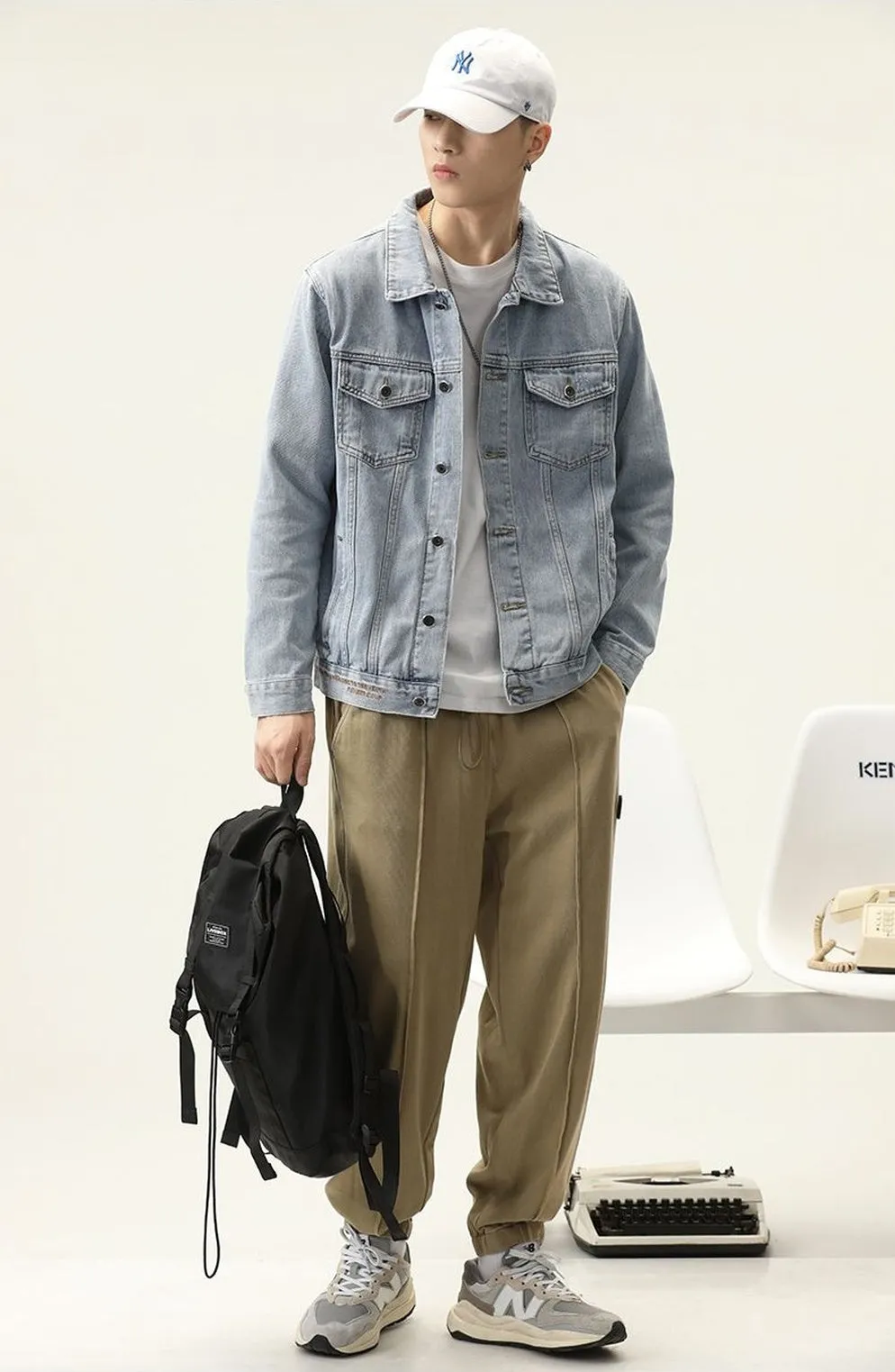 Double Stitched Solid Color Denim Trucker Jacket for Men with Cargo Style