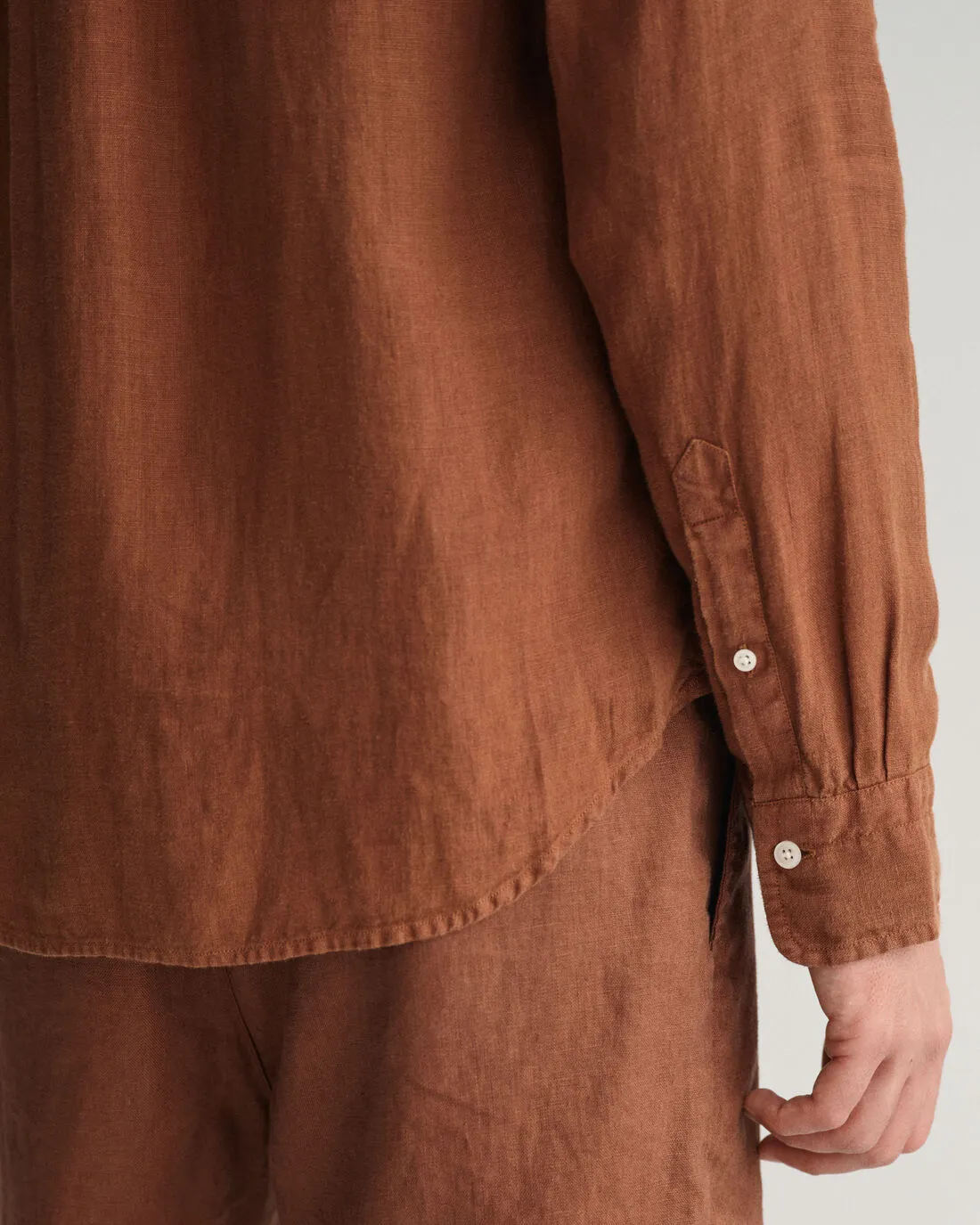 Gant Men Brown Regular Fit Solid Linen Shirt