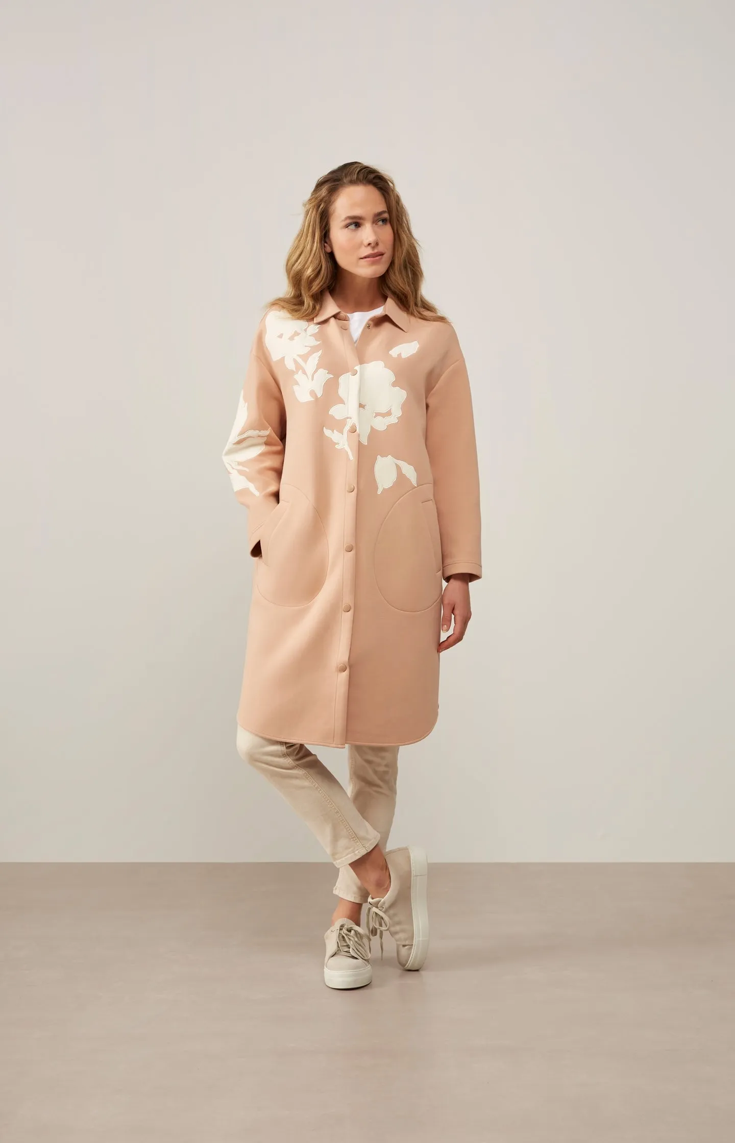 Long scuba jacket with long sleeves, press studs and florals
