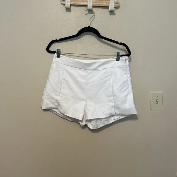 Ramy Brooke New York White tailored dress shorts Size 8