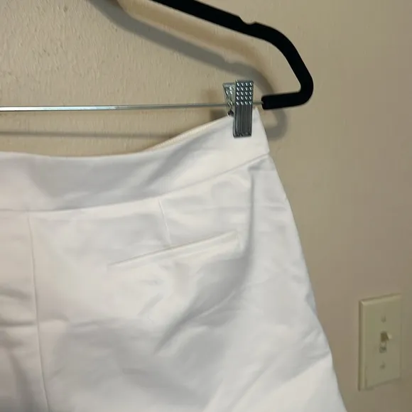 Ramy Brooke New York White tailored dress shorts Size 8