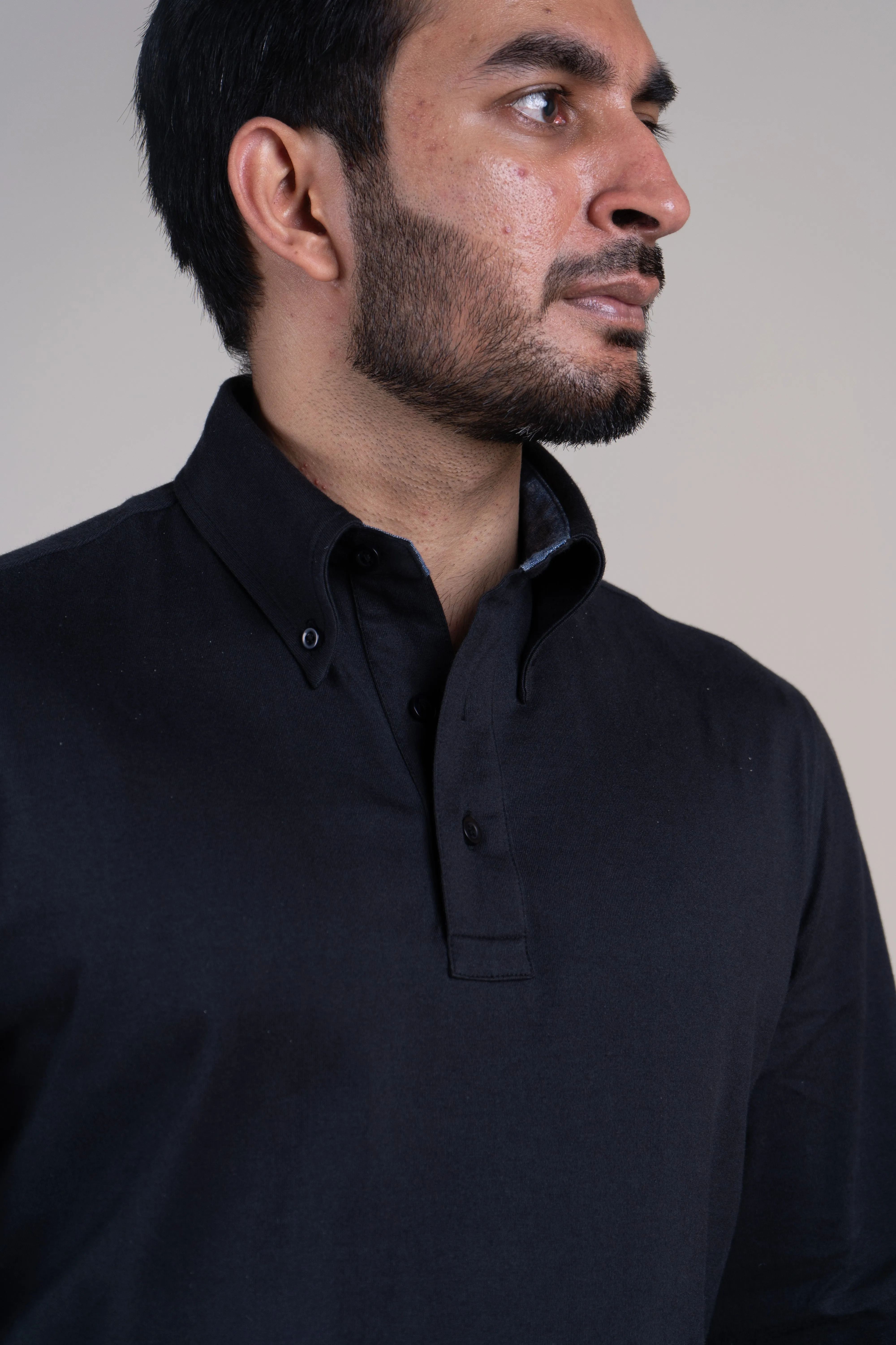 Rio in Button Down Collar