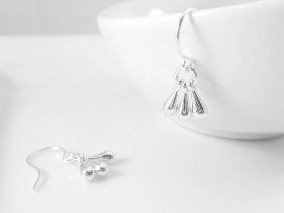 Silver Drop Earrings, tiny teardrop earring, 3 drop earring, small drop earring, little teardrop earring, silver teardrop earring small hook