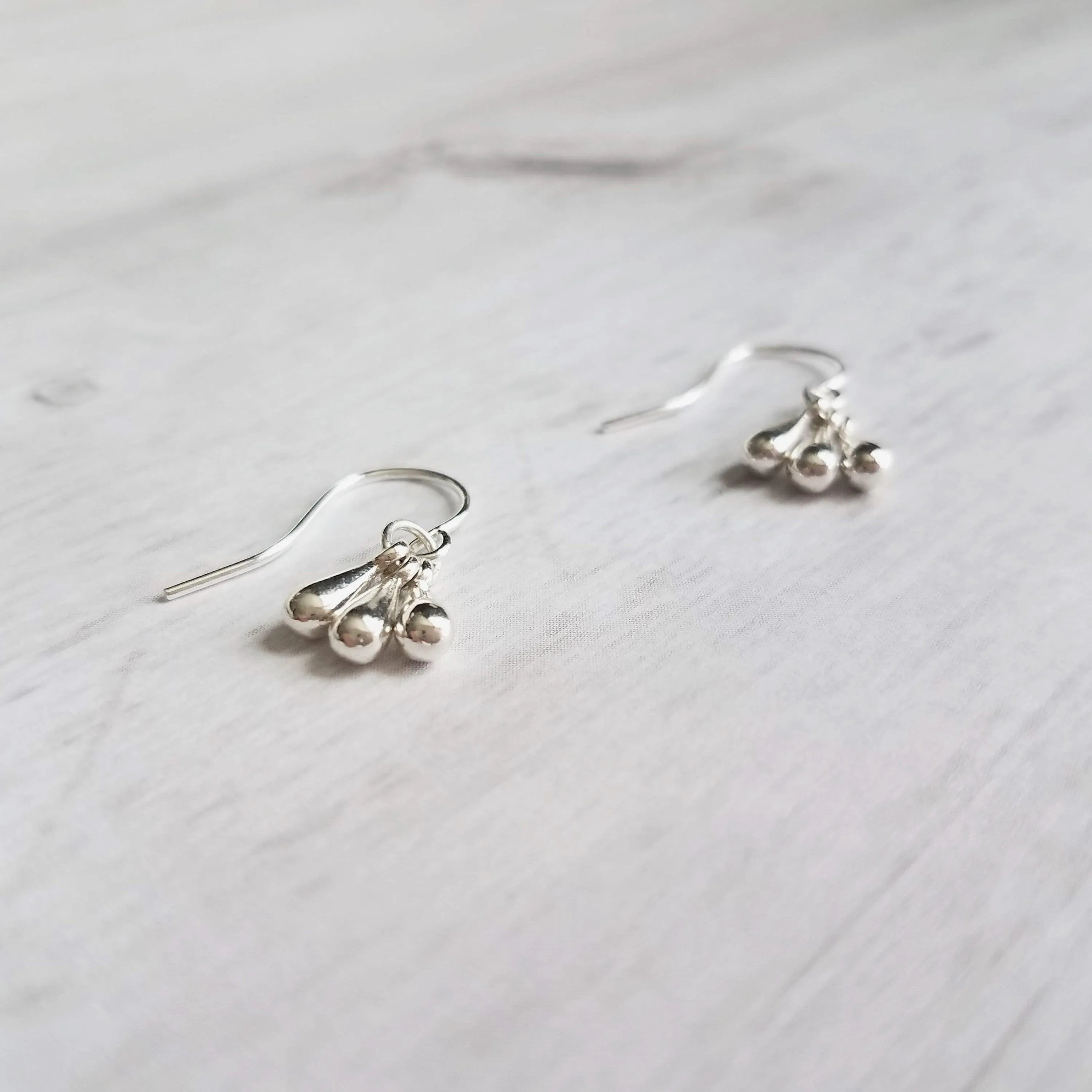 Silver Drop Earrings, tiny teardrop earring, 3 drop earring, small drop earring, little teardrop earring, silver teardrop earring small hook