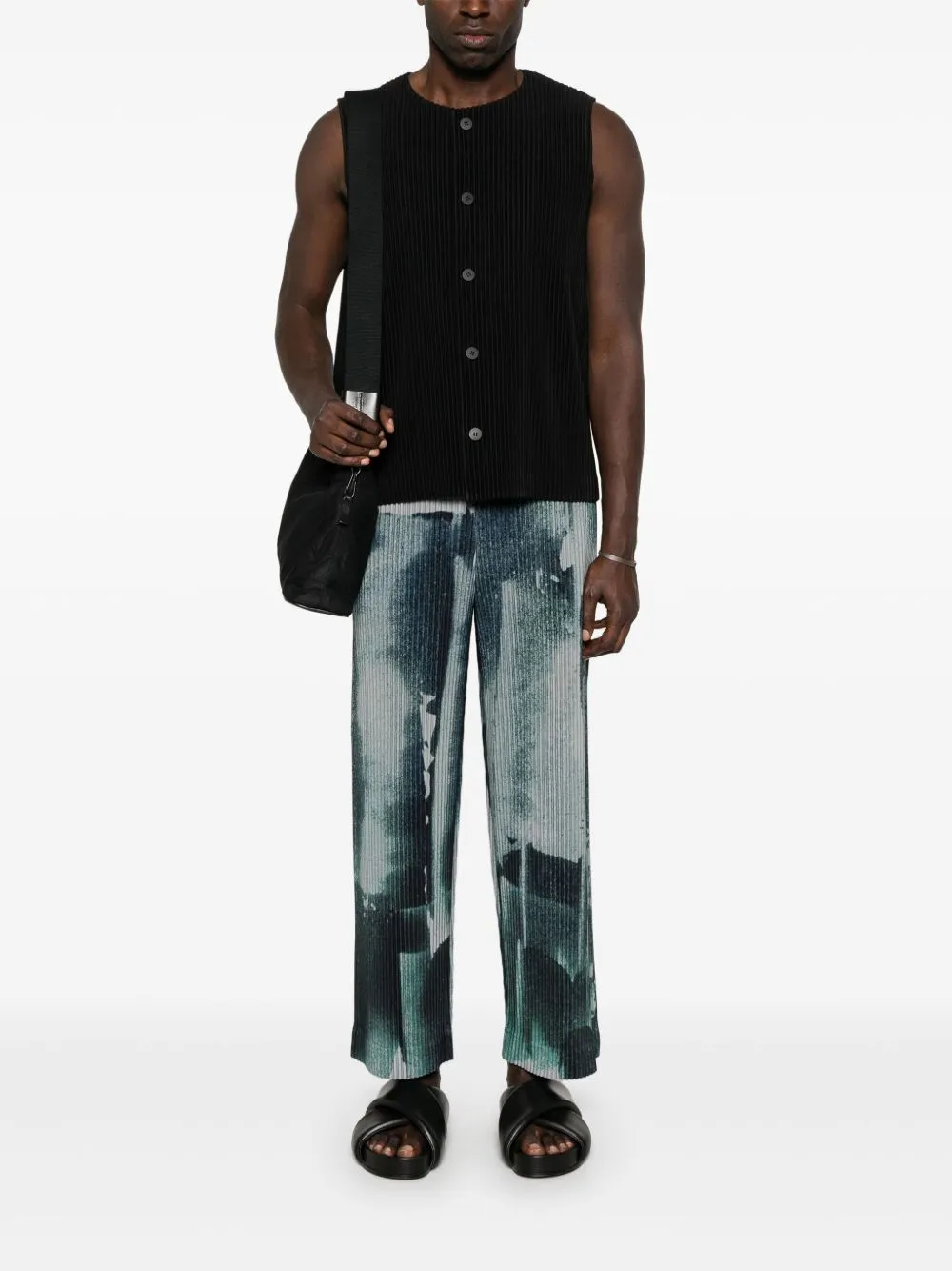 Tailored pleats vest