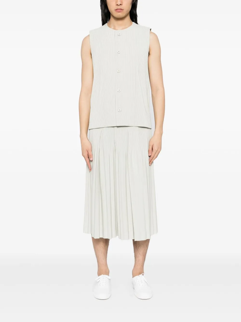 Tailored pleats vest