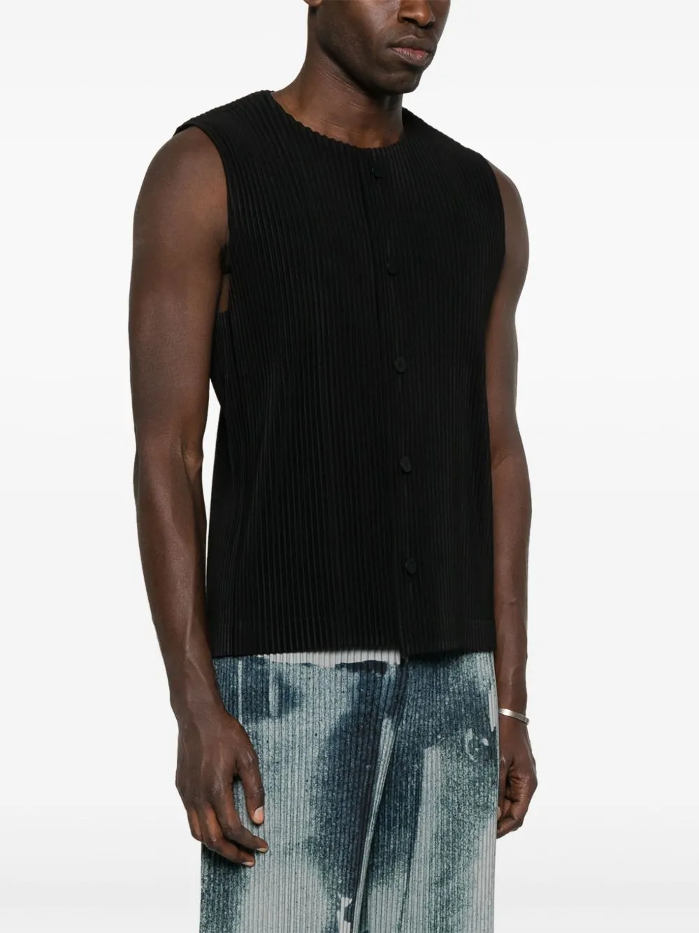 Tailored pleats vest