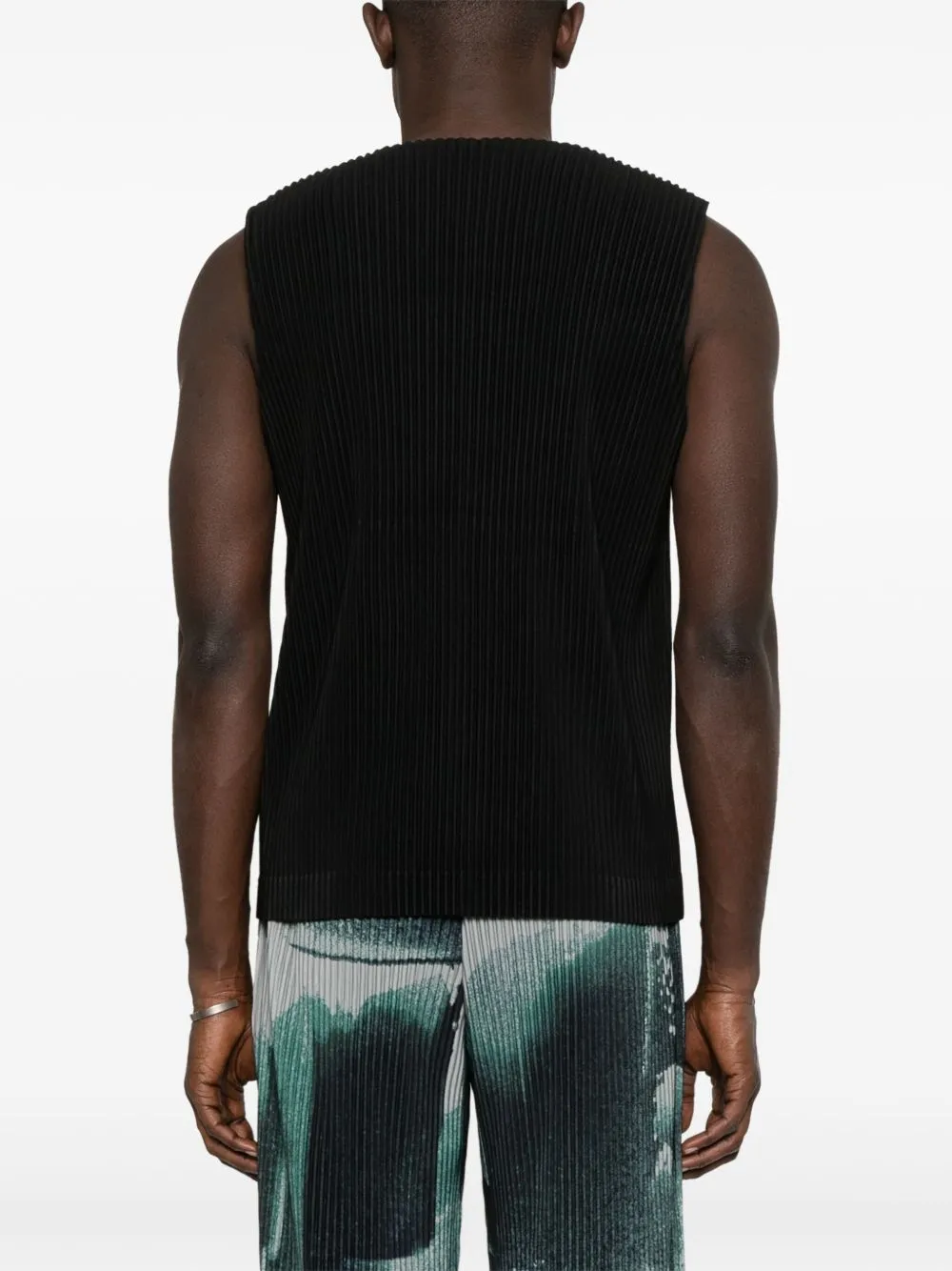 Tailored pleats vest