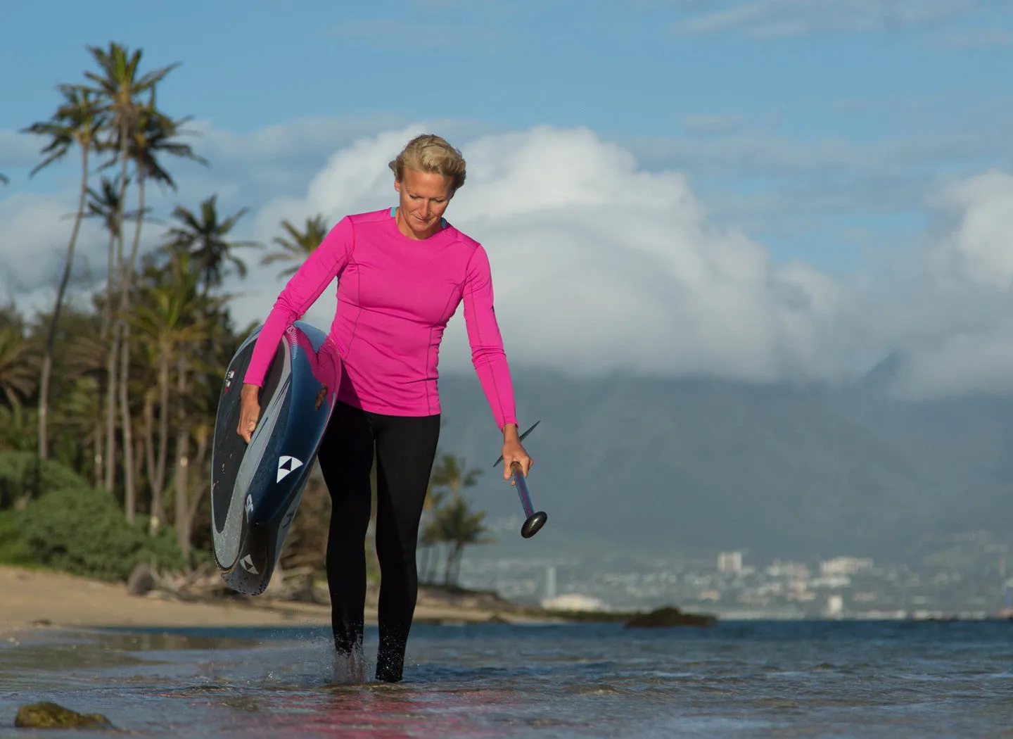 The Kanaha Hydrophobic Shirt for Women - Black (Hibiscus Pink)