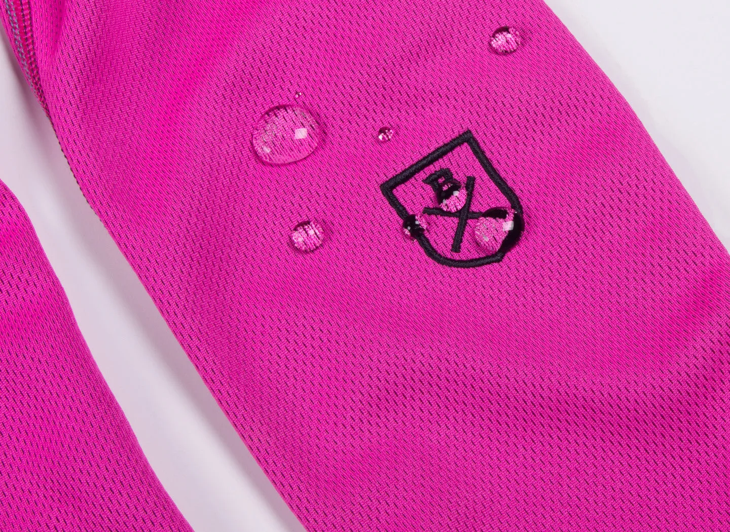 The Kanaha Hydrophobic Shirt for Women - Black (Hibiscus Pink)