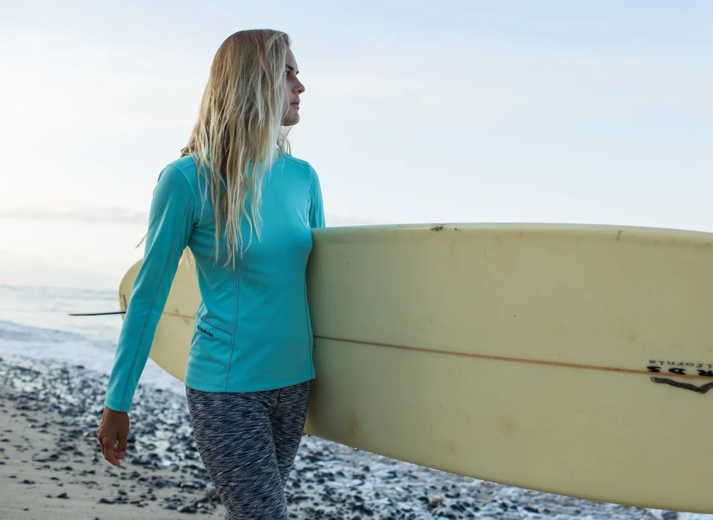 The Kanaha Hydrophobic Shirt for Women - Black (Hibiscus Pink)