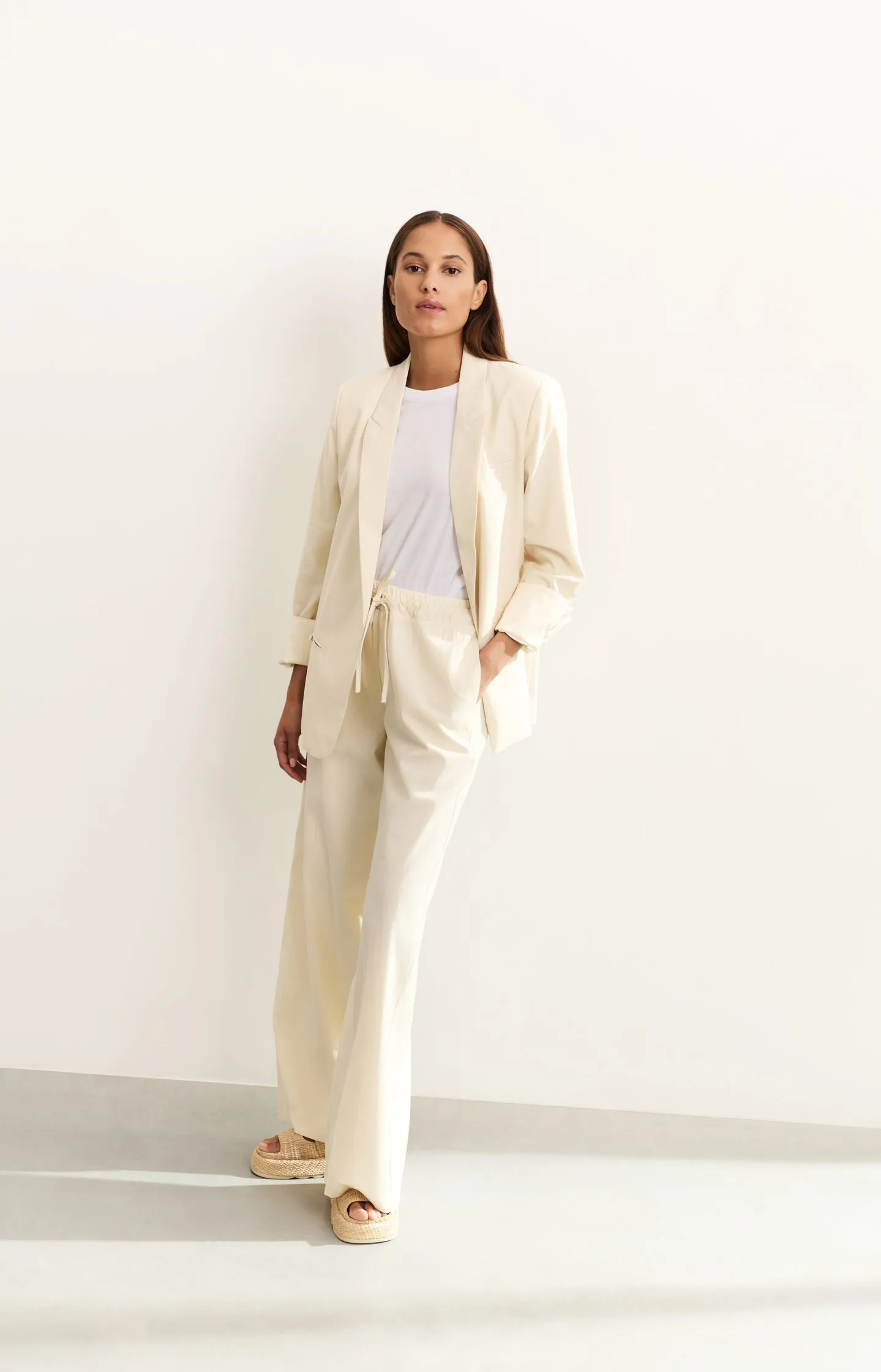 Woven blazer with pocket details