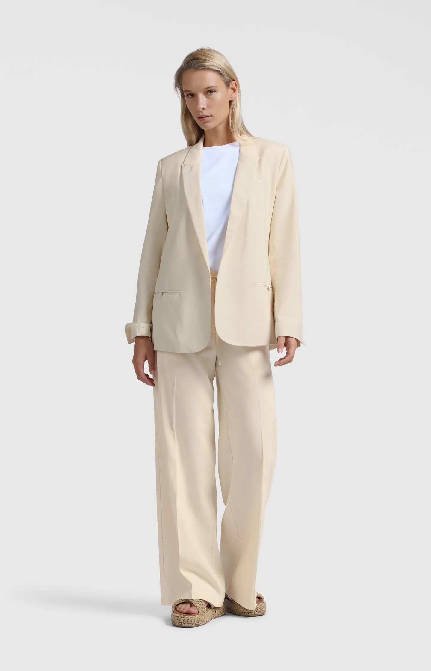 Woven blazer with pocket details