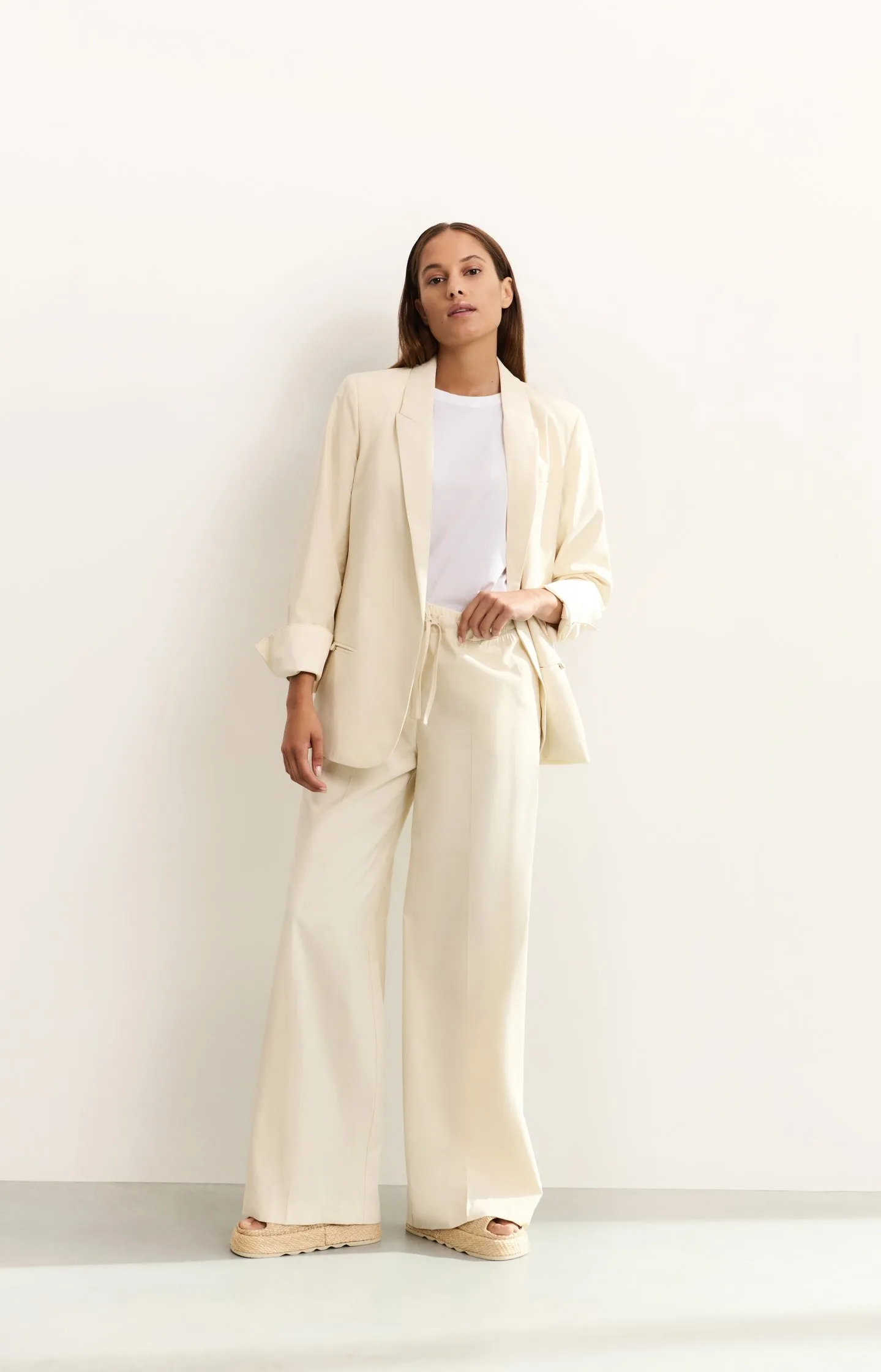 Woven blazer with pocket details